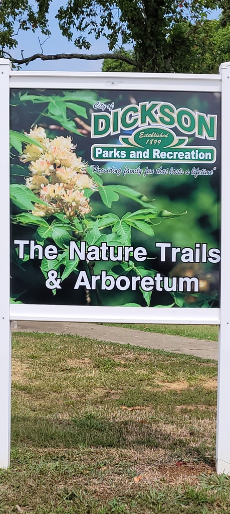 photo of sign at entrance to arboretum and nature trail